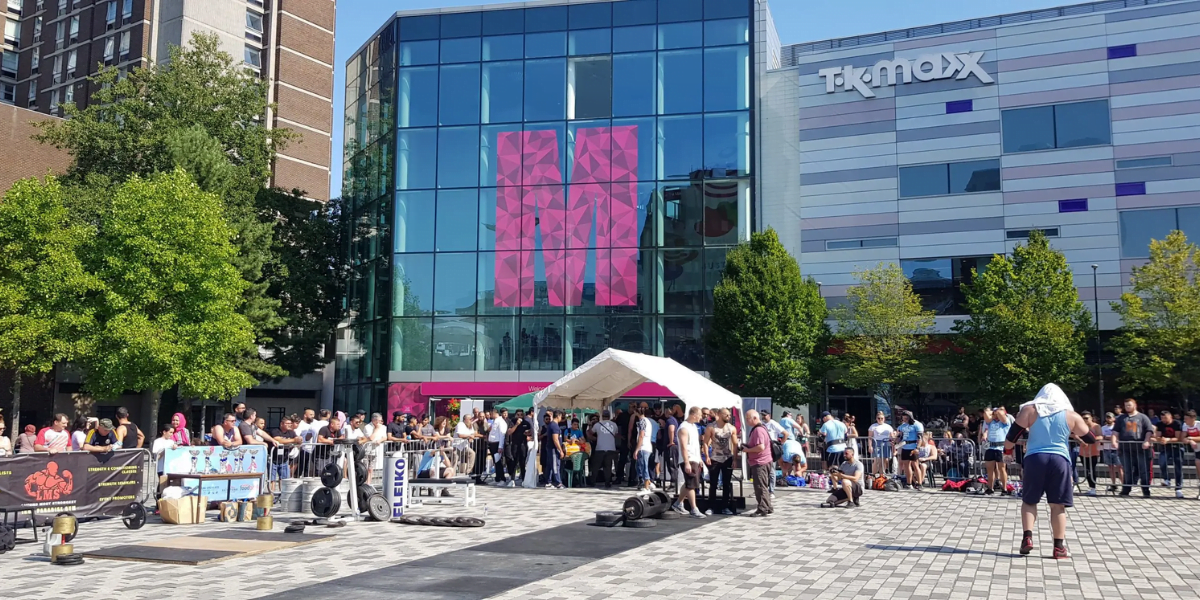 what shops are open in the mall luton