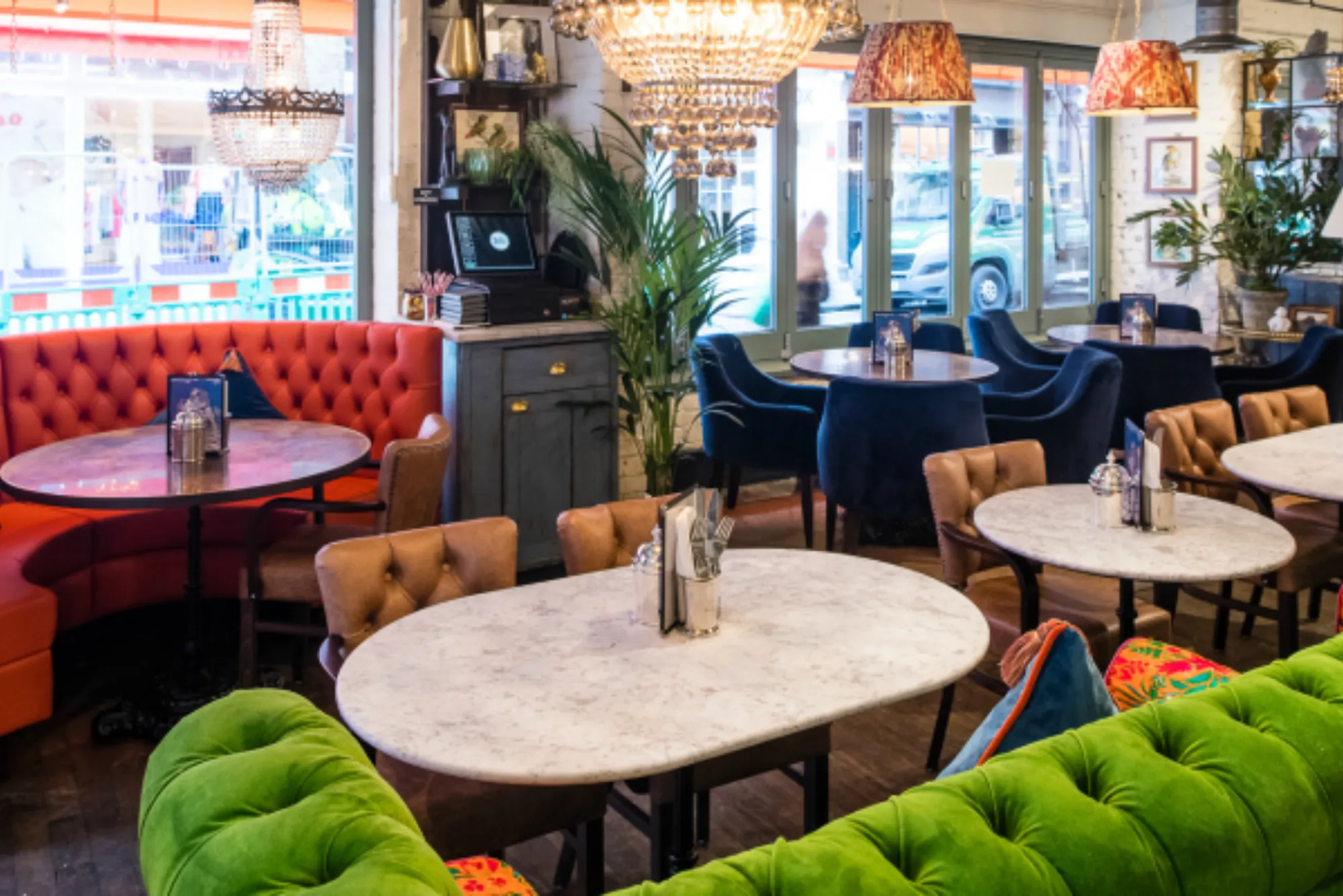 who started bill's restaurants